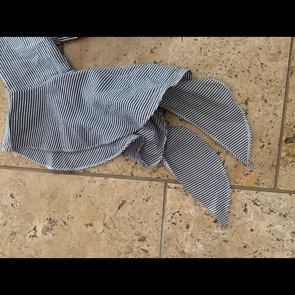 LF Striped Ruffle Top - Picture 5 of 6